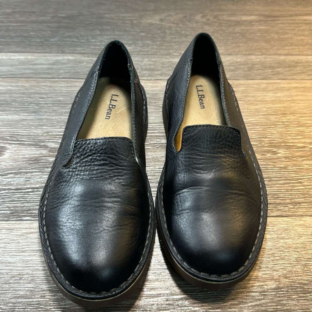 L L Bean leather flats woman’s size 7 (d27)